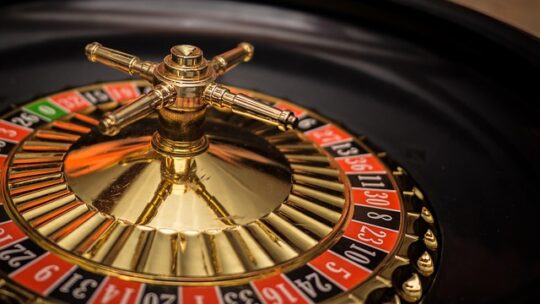 Kender du dine odds? Matematikken bag roulette og blackjack